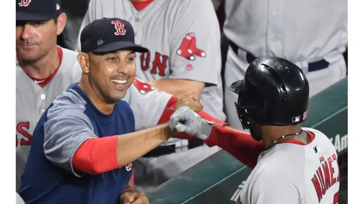 Álex Cora se defendió ante la prensa de Boston y explicó la situación de Eduardo Núñez
