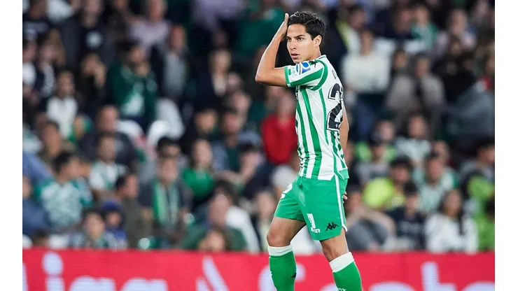 ¿Qué chances tiene Diego Lainez de ser titular en el Real Betis?