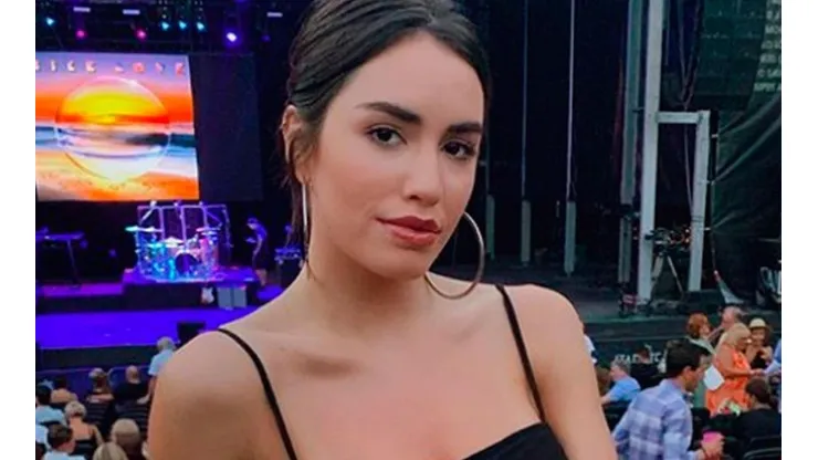 Desde España, Lali le puso 'caliente' a este domingo frío con dos fotos en bikini