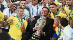 Jair Bolsonaro festejando la obtención de la Copa América.