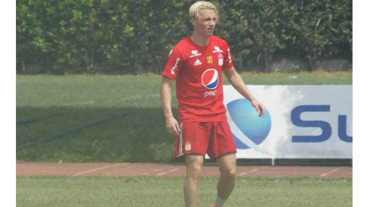 Nicholas Llanos con los colores de América de Cali.