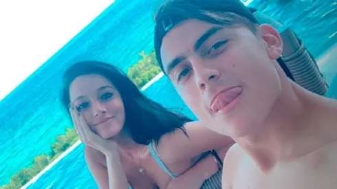 Oriana junto a Dybala en las Islas Caimán.