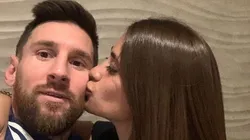 Antonela Roccuzzo, en bikini, se paró al lado de Messi, él sacó fotito y la subió a Instagram