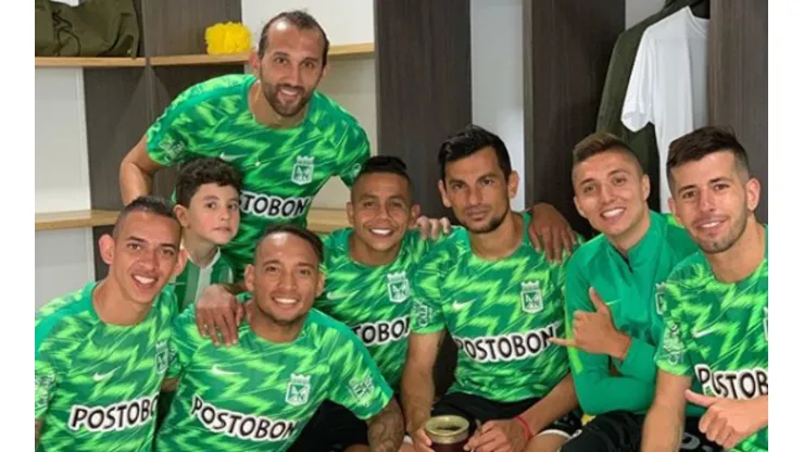 La selfie de Hernán Barcos que utilizó Atlético Nacional para reflejar cómo comenzaron el domingo