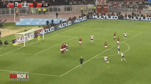 Mora metió el primer gol de su despedida de tiro libre