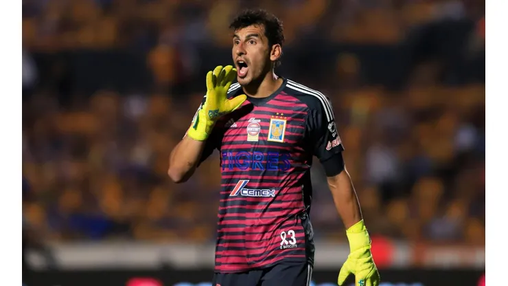 Guzmán espera los premios del Balón de Oro junto a Jorge Campos