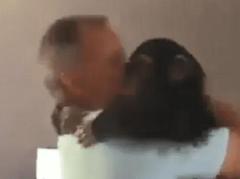 Video viral: la reacción de un mono cuando se reencuentra con los veterinarios que le salvaron la vida