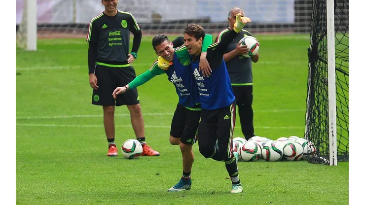 Moreno y Ochoa, grandes amigos en la selección de México. (Foto: Jam)