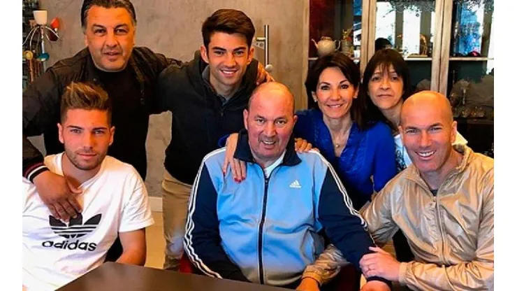 La familia Zidane junto a Farid. (Instagram)