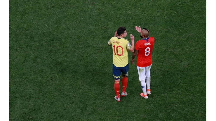 Foto de James Rodríguez y Arturo Vidal.