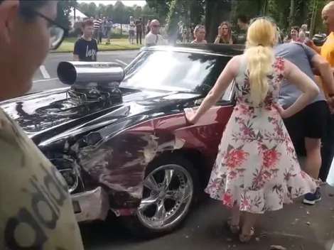 Estaba exhibiendo su auto, quiso impresionar a los presentes y terminó chocando