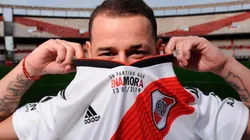 El uruguayo Rodrigo Mora le dice adiós al fútbol en una casa de lujo: el Monumental.