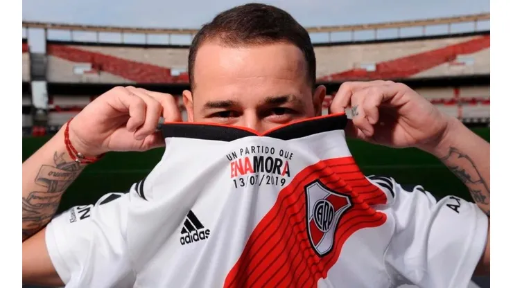 El uruguayo Rodrigo Mora le dice adiós al fútbol en una casa de lujo: el Monumental.