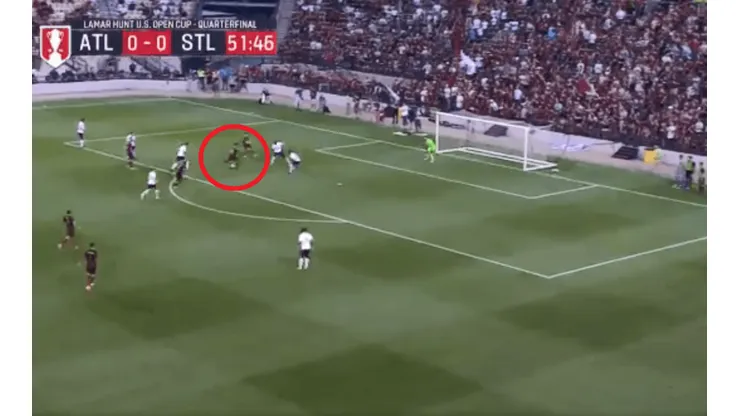 La colgó de un ángulo: el golazo del Pity Martínez con Atlanta United