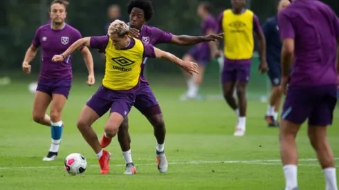 Chicharito aún no definió si seguirá en el West Ham de Inglaterra. (Foto: sitio oficial West Ham)