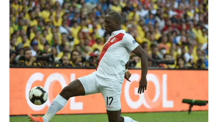 Ahora si sirve: Rayo Vallecano compró el pase de Luis Advíncula y tendría nuevos planes