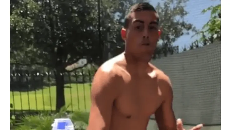¡Tengan cuidado! Funes Mori retó a Layún al Bottle Cap Challenge