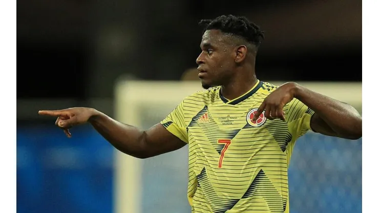 Duván Zapata aprovechó sus vacaciones y subió una tierna foto con su familia