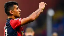 Cristian Romero con los colores de Genoa.