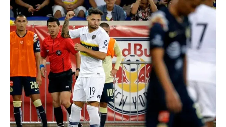 Mauro Zárate subió una foto con Crespi y una gorra que decía: "El único grande"