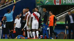 Zambrano fue amonestado en el segundo tiempo por una falta a Gabriel Jesus.