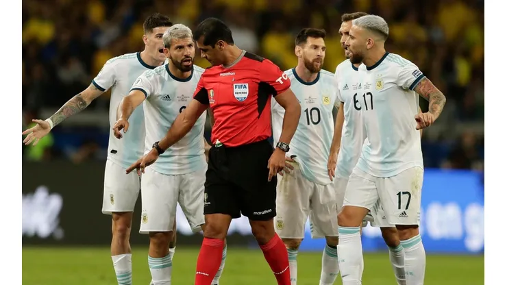 Zambrano rompió el silencio y habló sobre las jugadas de Otamendi y Agüero