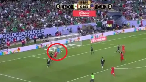 San Ochoa: el portero le sacó un mano a mano espectacular a Pulisic