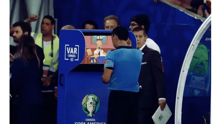 El VAR, nuevamente protagonista.