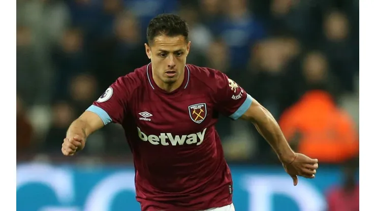 Un equipo europeo tiene a Chicharito como una de sus principales opciones para reforzar la delantera