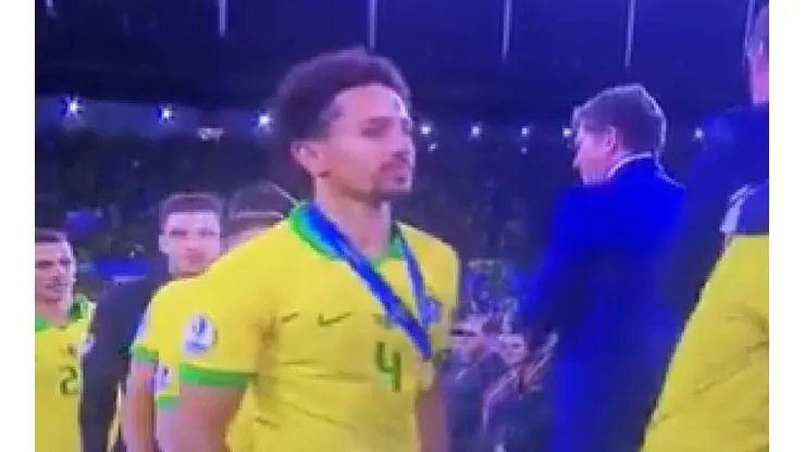Marquinhos ignoró al presidente.