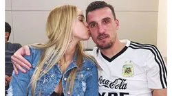 Daniela subió foto con la camiseta de Armani, le mandó un mensaje a su "número 1" y él le comentó