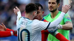 Messi y Medel, cara a cara. (Getty)