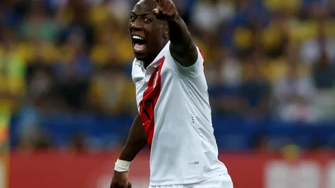 Antes de la final, Advíncula asumió un compromiso con los hinchas peruanos