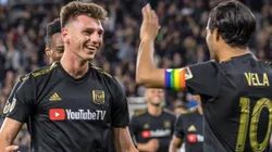 Con un doblete, Vela condujo a otra goleada al líder Los Ángeles