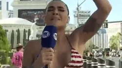 En bikini, Erika Fernández se echó agua encima en Las Vegas