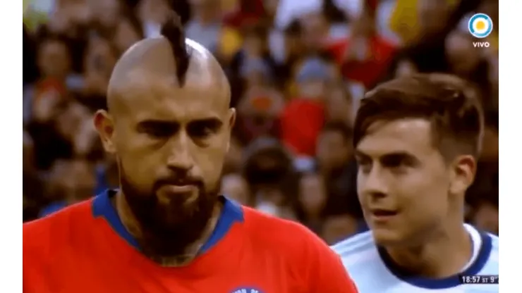 Foto de Arturo Vidal antes de patear el penal.