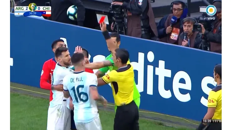 El video del año: Medel empujó a Messi, Leo fue por él y explotó todo