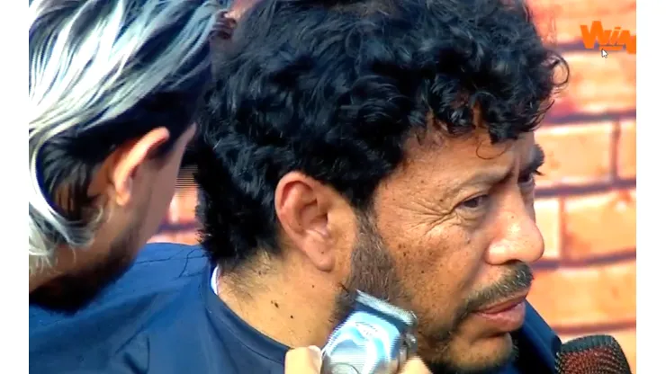 El momento exacto en el que René Higuita se cortó su cabello.