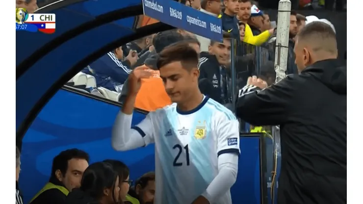 Dybala la estaba rompiendo, Scaloni lo sacó y explotó en el banco de suplentes