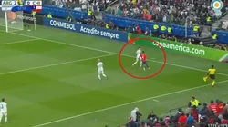 Esto no para: ahora Isla le pegó una patada sin pelota a Paredes