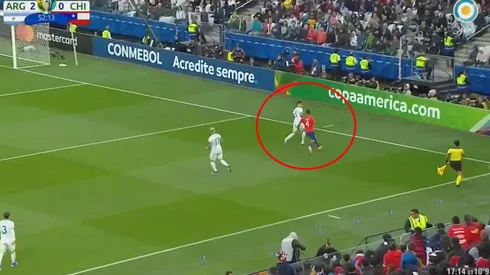 Esto no para: ahora Isla le pegó una patada sin pelota a Paredes