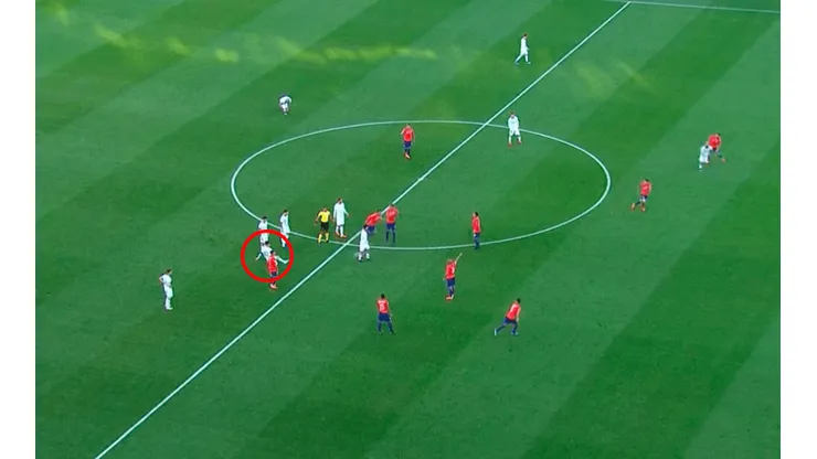 Todo de Messi: durmió a Chile en un tiro libre y dejó mano a mano a Agüero para el 1-0