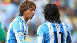 Tevez junto a Heinze en Sudáfrica 2010.
