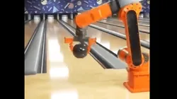 ¿Real o falso? El video viral de una máquina diabólica experta en el bowling