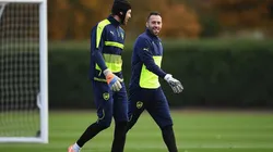 David Ospina y Petr Cech en un entrenamiento con el Arsenal.