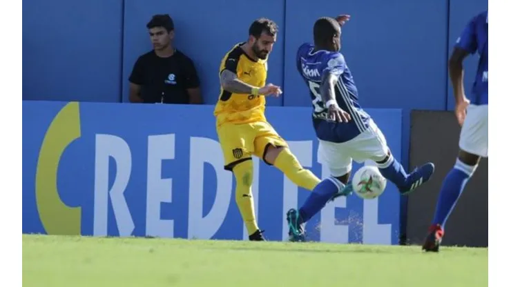 Millonarios perdió 3-1 contra Peñarol en el debut en la Copa de Gigantes