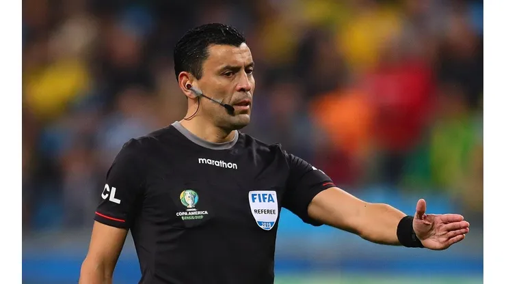 Tobar expulsó a un paraguayo en el duelo contro Brasil por los cuartos de final.