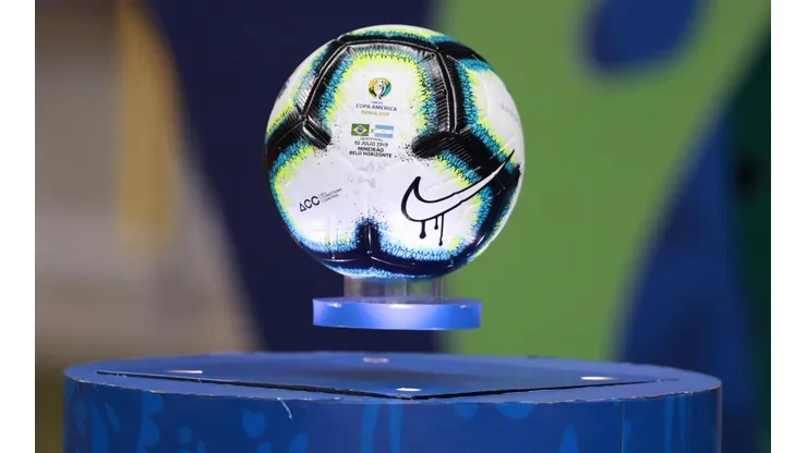 Se presentó la pelota que rodará en la final de la Copa América