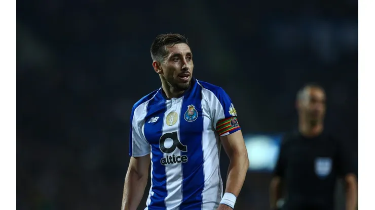 Héctor Herrera firma con Atlético de Madrid por tres temporadas.