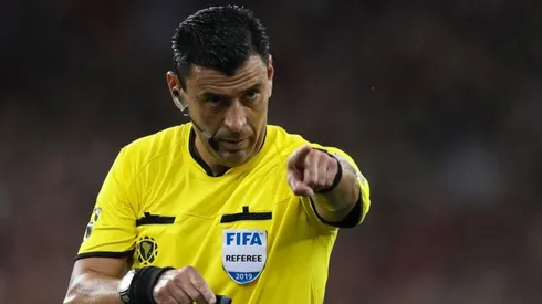 Que no pase nada raro: árbitro confirmado para la final entre Brasil y Perú